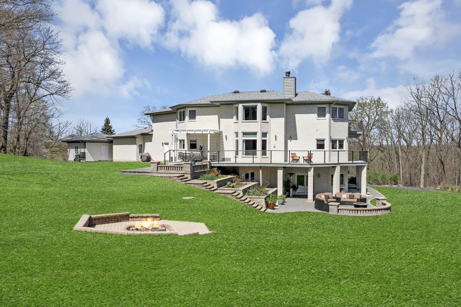 Property Photo: 10470 N River Road IL 60010