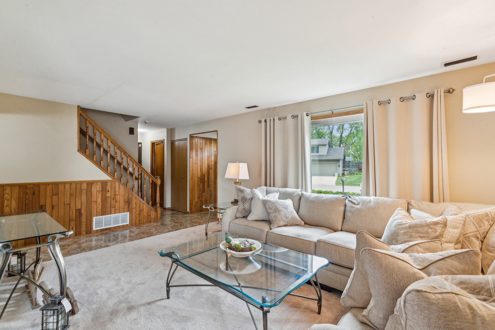 Property Photo: 719 Coral Avenue IL 60103