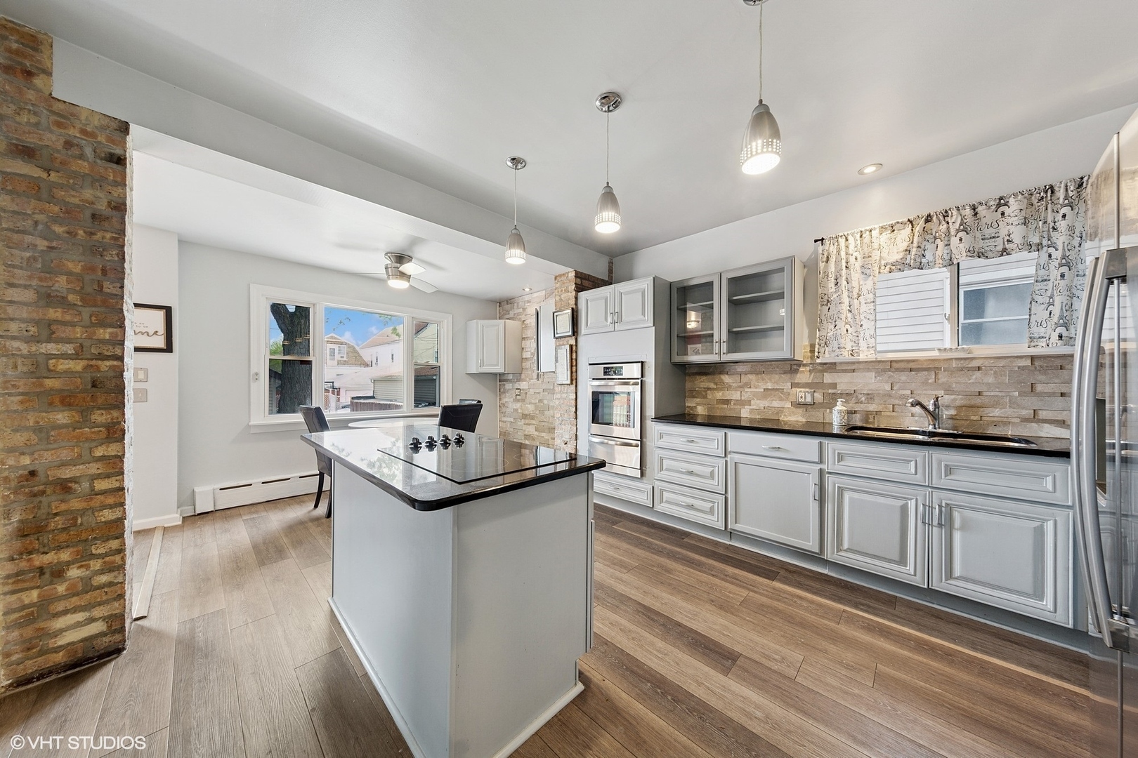 Property Photo: 5725 S Washtenaw Avenue IL 60629