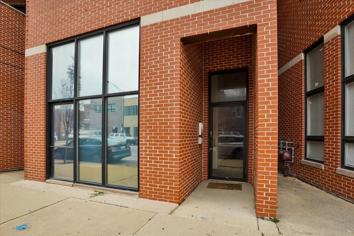 Property Photo: 3505 N Elston Avenue 2 IL 60618