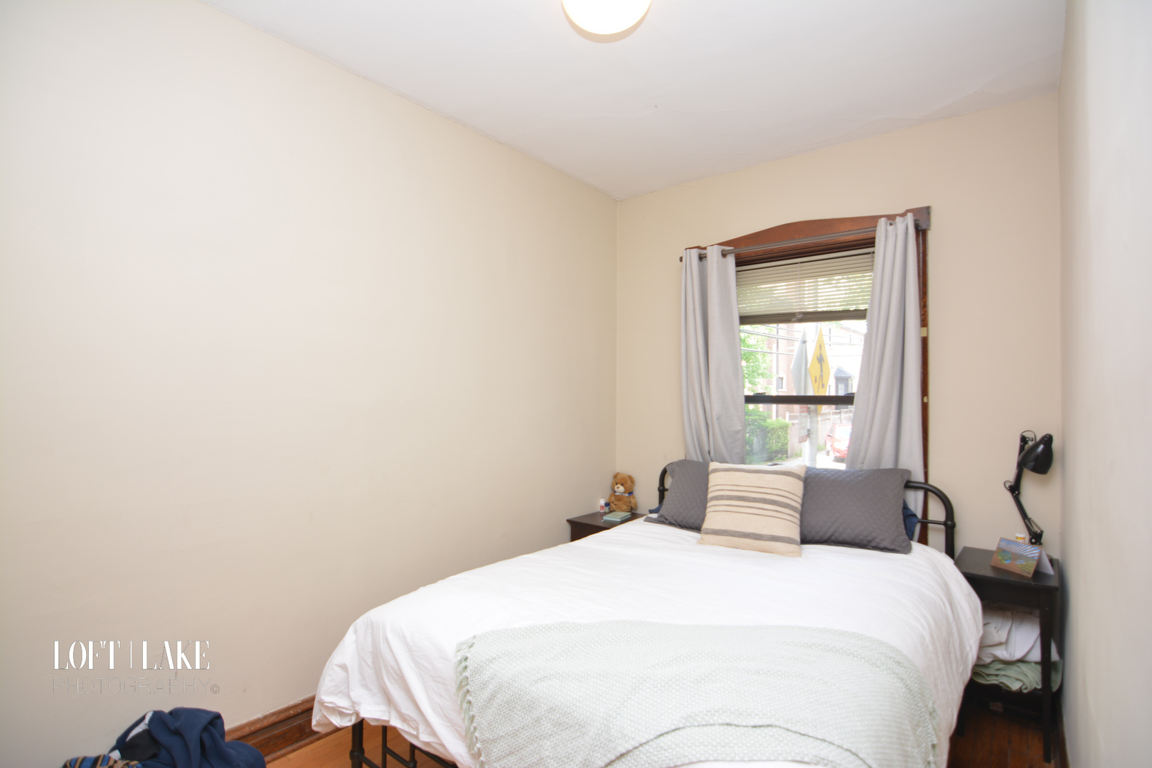 Property Photo: 1611 W Grace Street 1 IL 60613