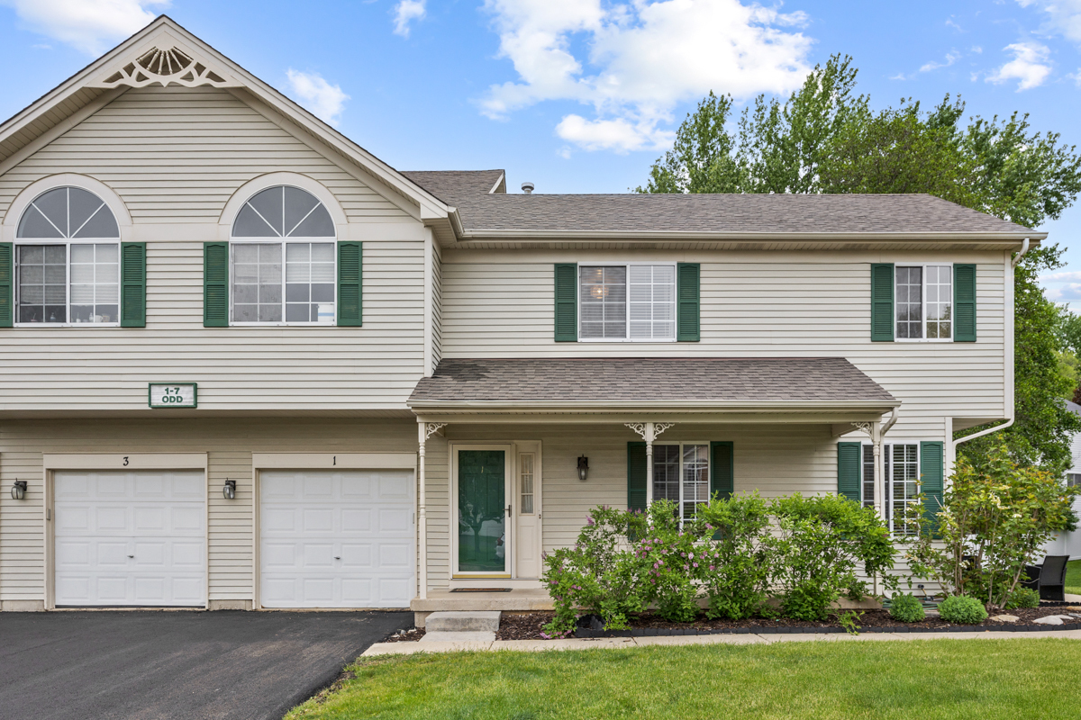 Property Photo:  1 W Pheasant Trail  IL 60156 
