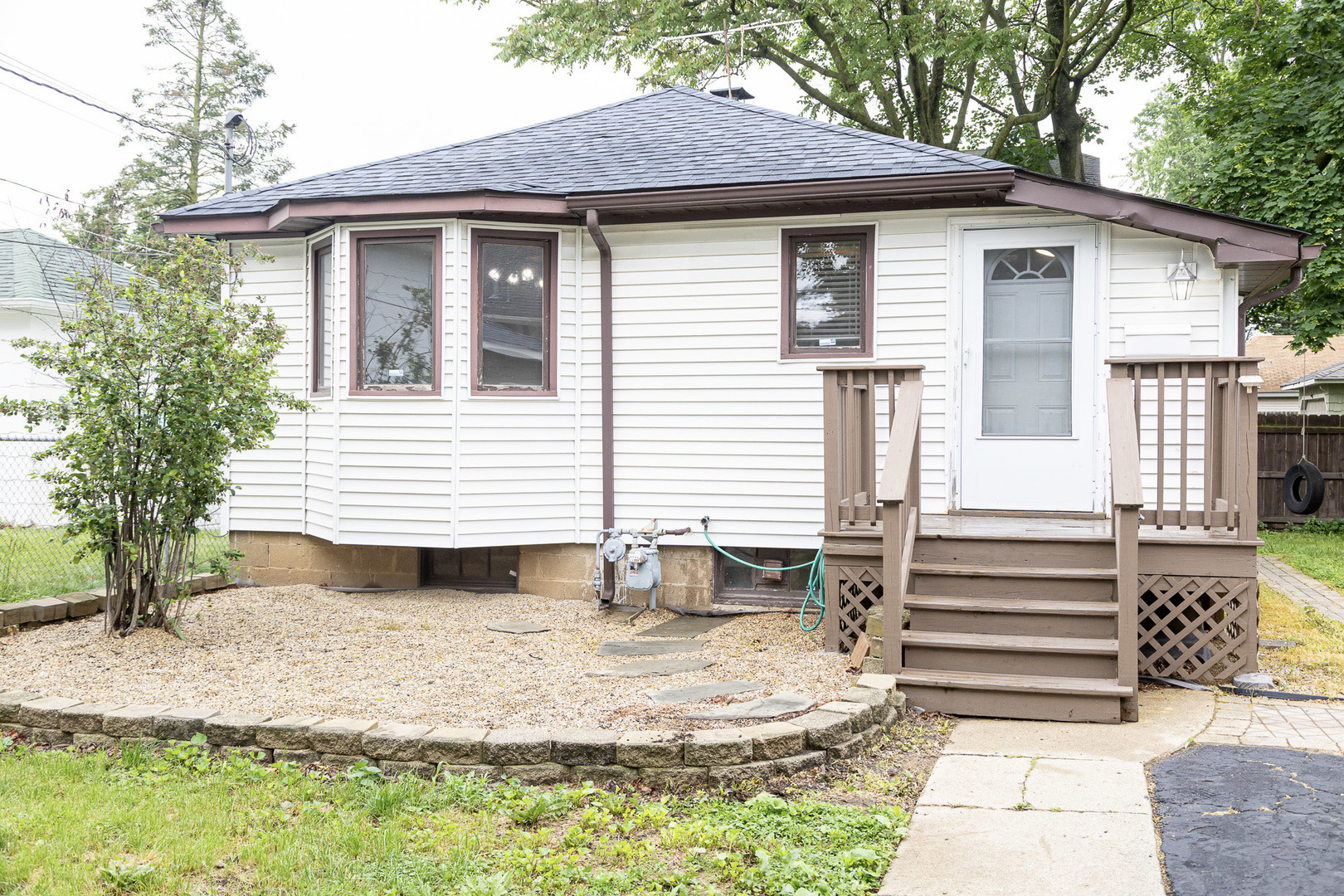 Property Photo: 359 Elm Street IL 60123