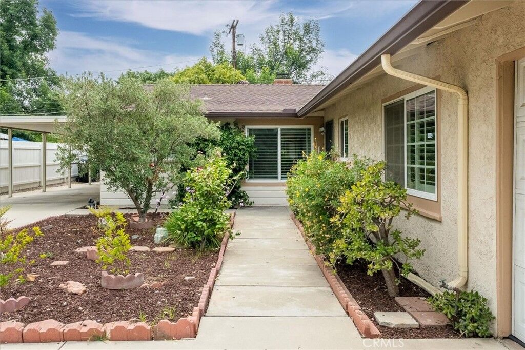 Property Photo: 11166 Amestoy Avenue CA 91344