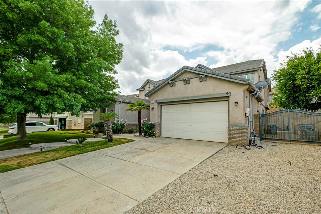 Property Photo: 6838 Miramar Lane CA 93551