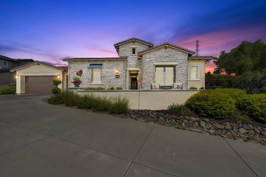 Property Photo: 567 Biltmore Court CA 95762