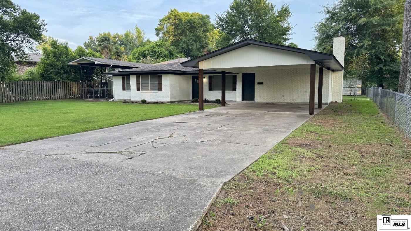 Property Photo: 105 Oaklawn Drive LA 71291