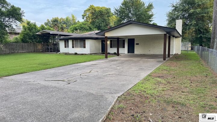 Property Photo: 105 Oaklawn Drive LA 71291