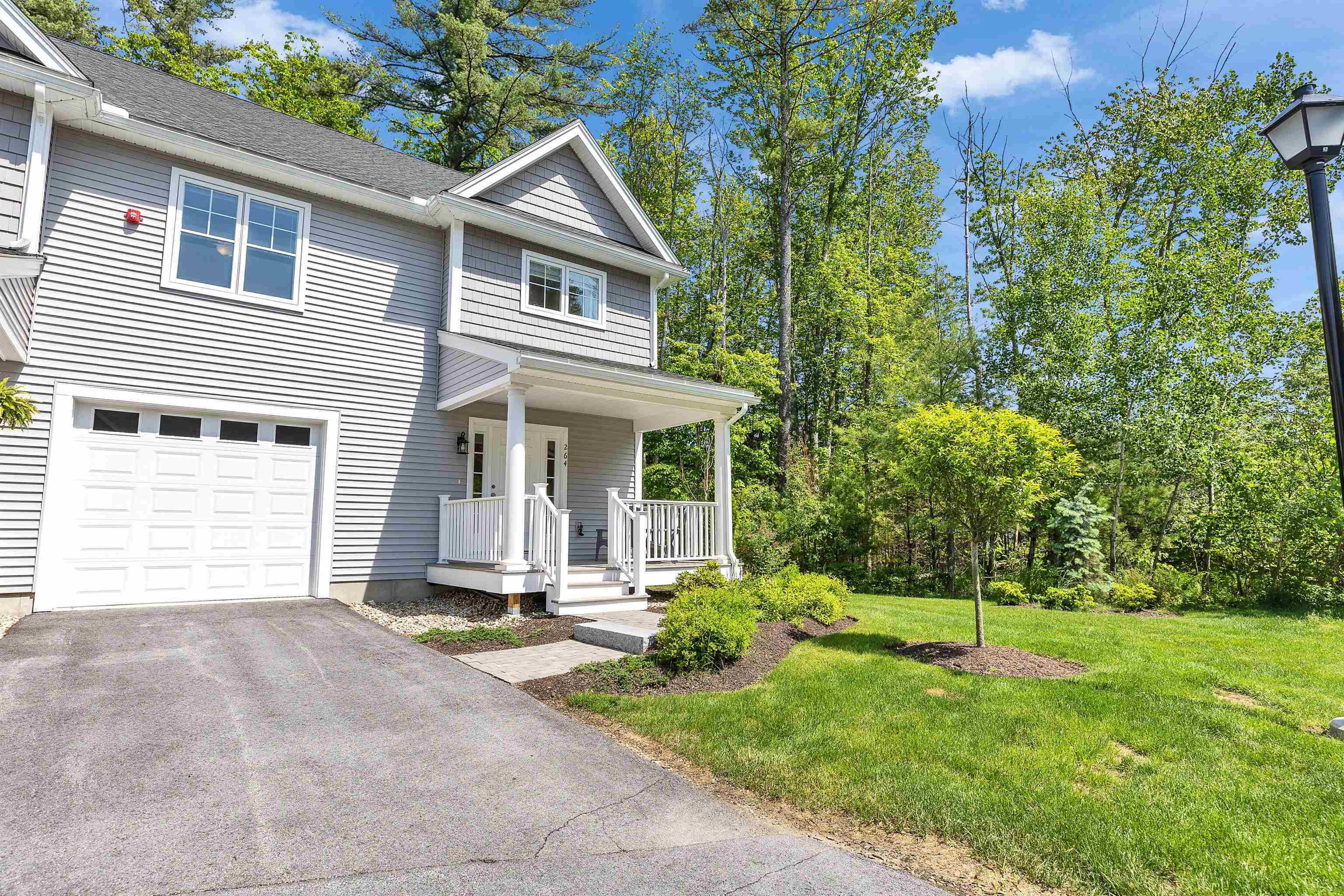 Property Photo: 264 Woodview Way Way NH 03102
