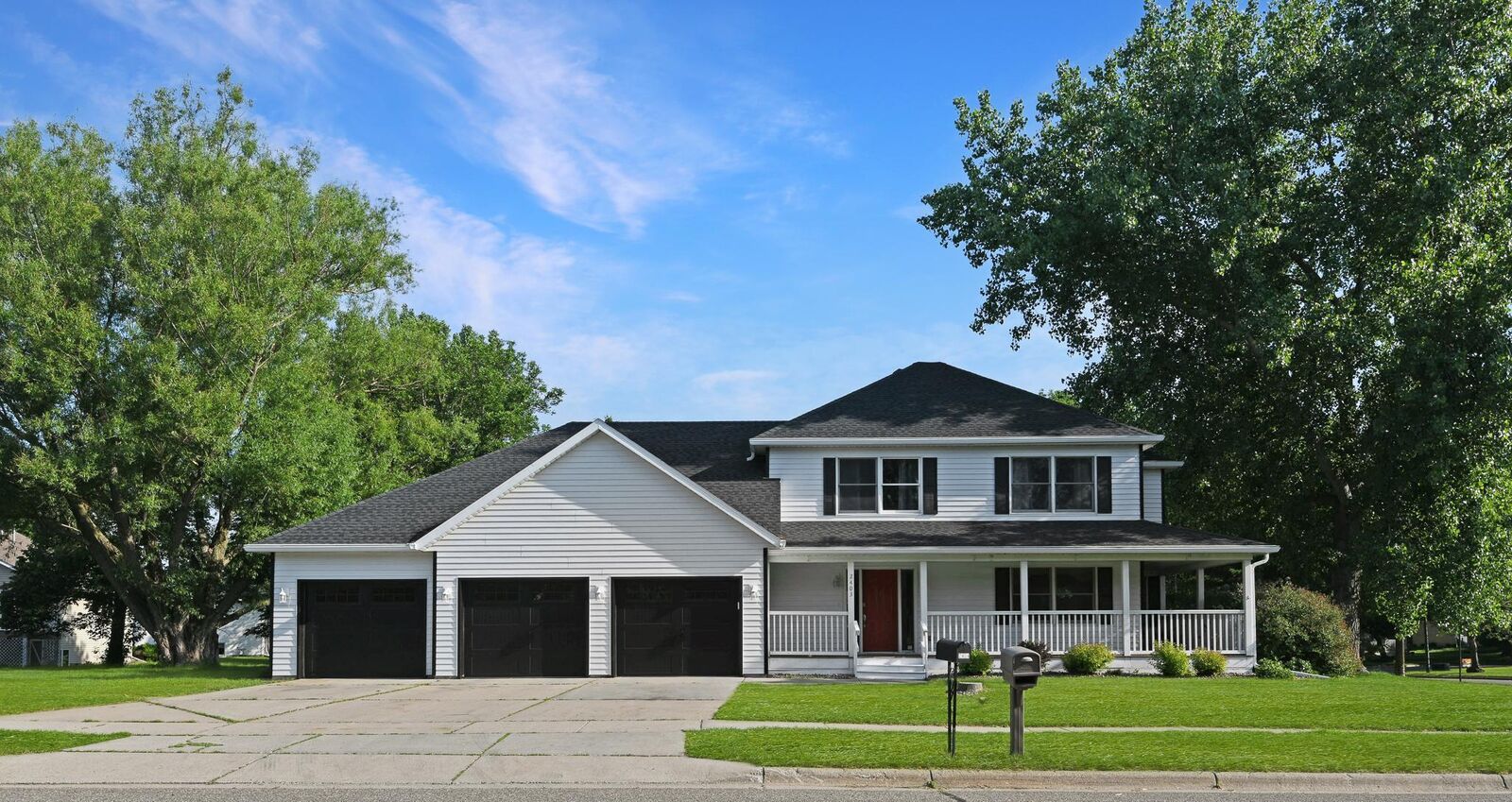 Property Photo:  2403 Goettens Way  MN 56301 