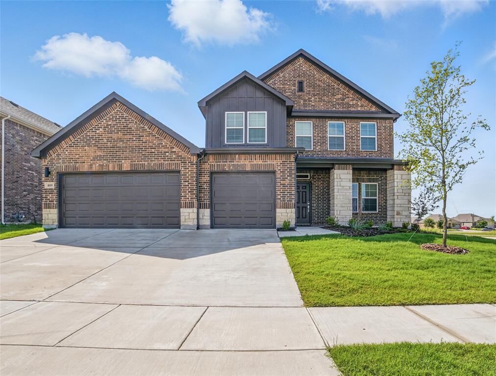 Property Photo: 809 Vineyard Way TX 75126