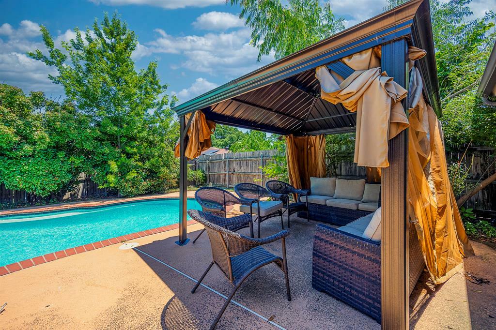 Property Photo: 4612 Applewood Road TX 76133