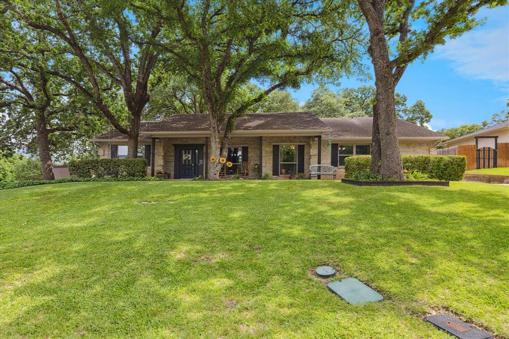 Property Photo: 1133 Harris Avenue TX 76053