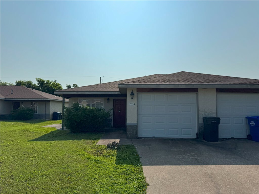 Property Photo:  1709 S 11th Place  AR 72758 