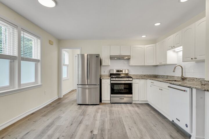 Property Photo: 17-1 Parkers Ln 1 MA 02453
