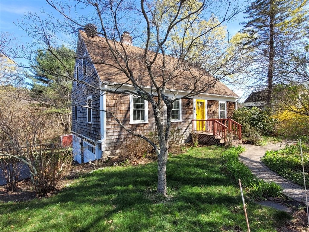 Property Photo:  92 Foster Street  MA 01460 