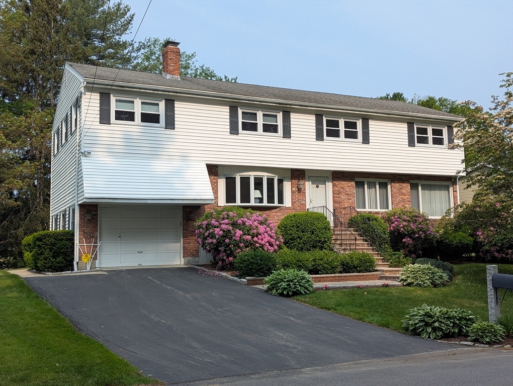 9 Stephanie St  Burlington MA 01803 photo