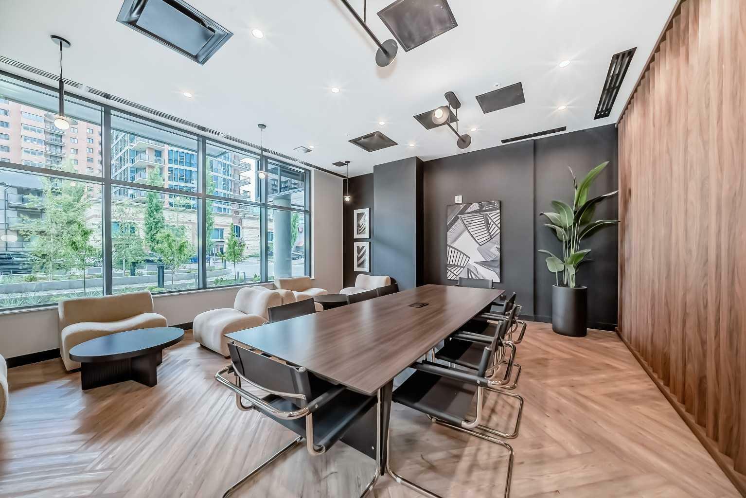 Property Photo: 730 2 Avenue SW 1112 AB T2P 1R8