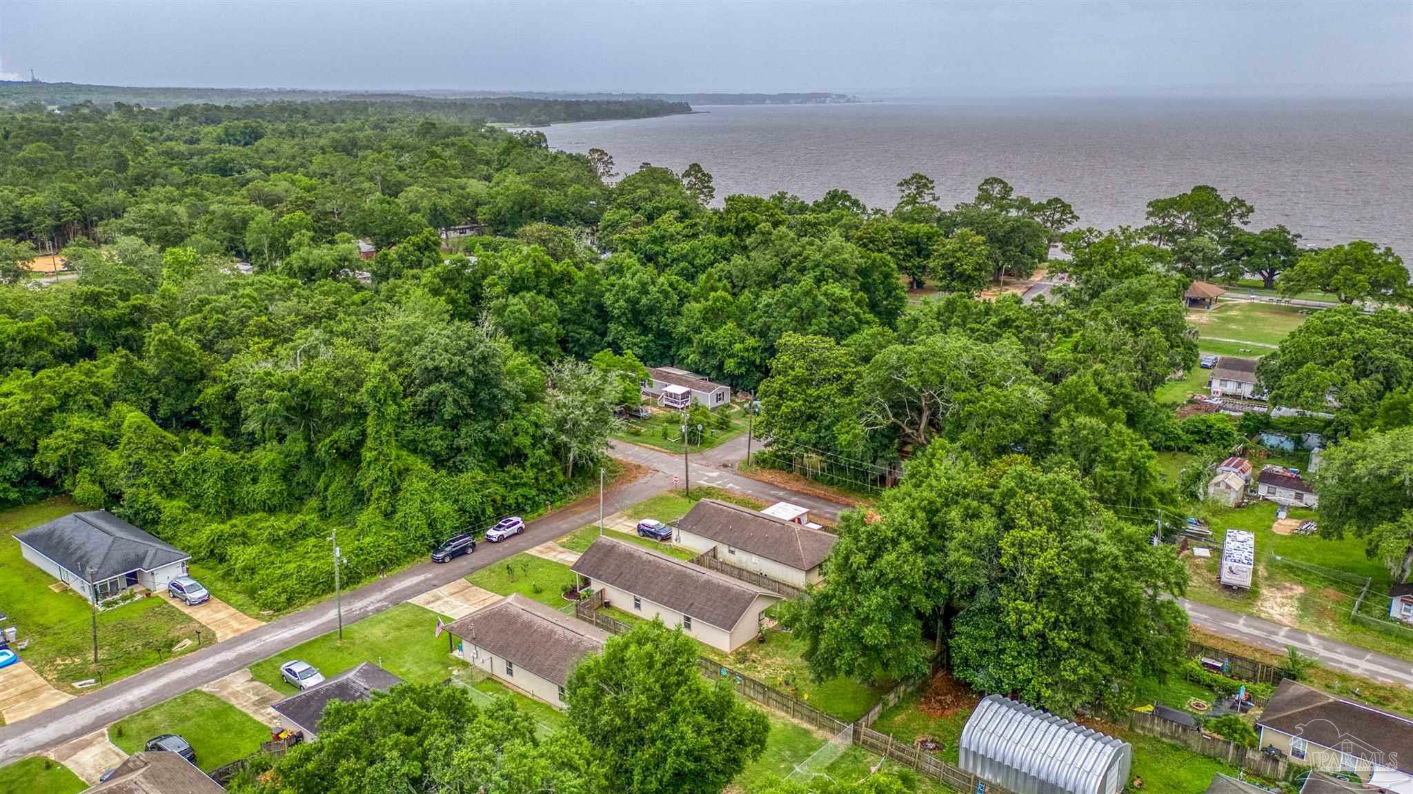 Property Photo: 3963 Edgefield St FL 32571