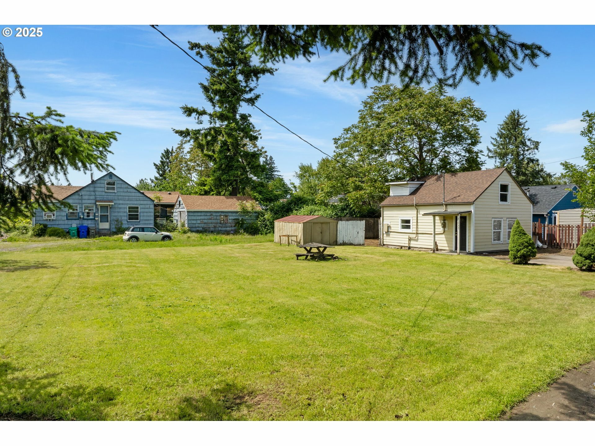 Property Photo: 7931 SE Malden Ct OR 97206