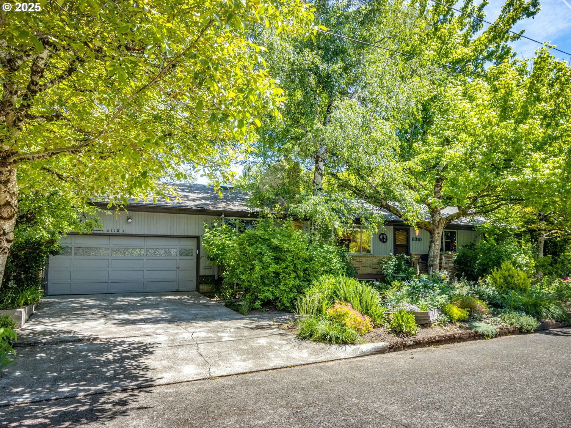Property Photo:  6310 NE 31st Ave A And B  OR 97211 
