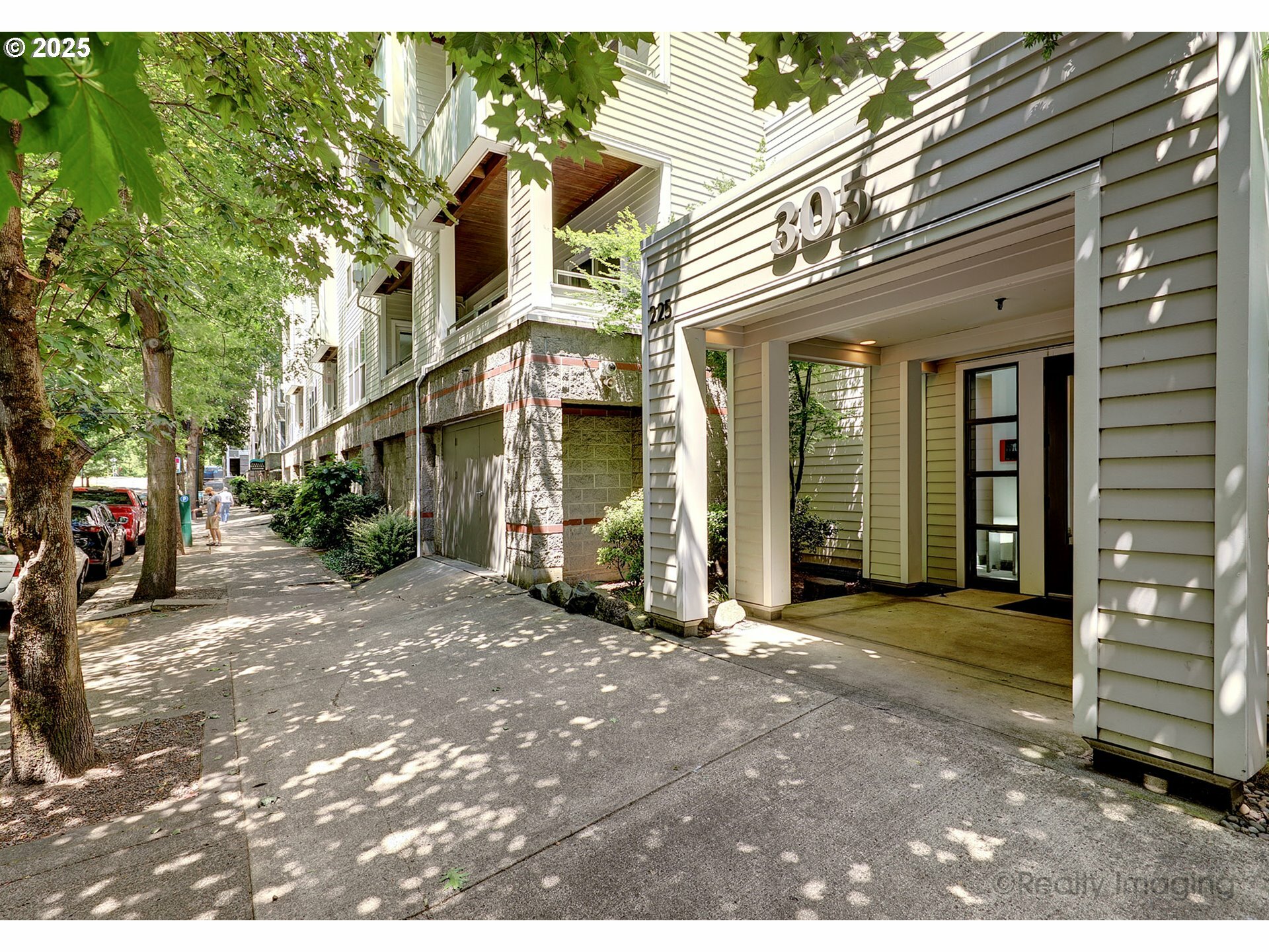 Property Photo: 305 S Montgomery St 404 OR 97201