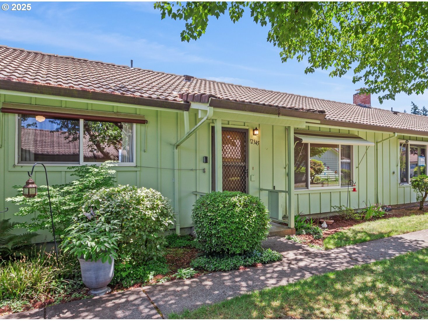 Property Photo: 12345 SE Main St OR 97233