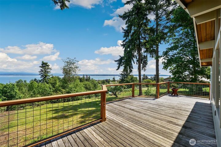 Property Photo: 1337 Country Club Drive WA 98282