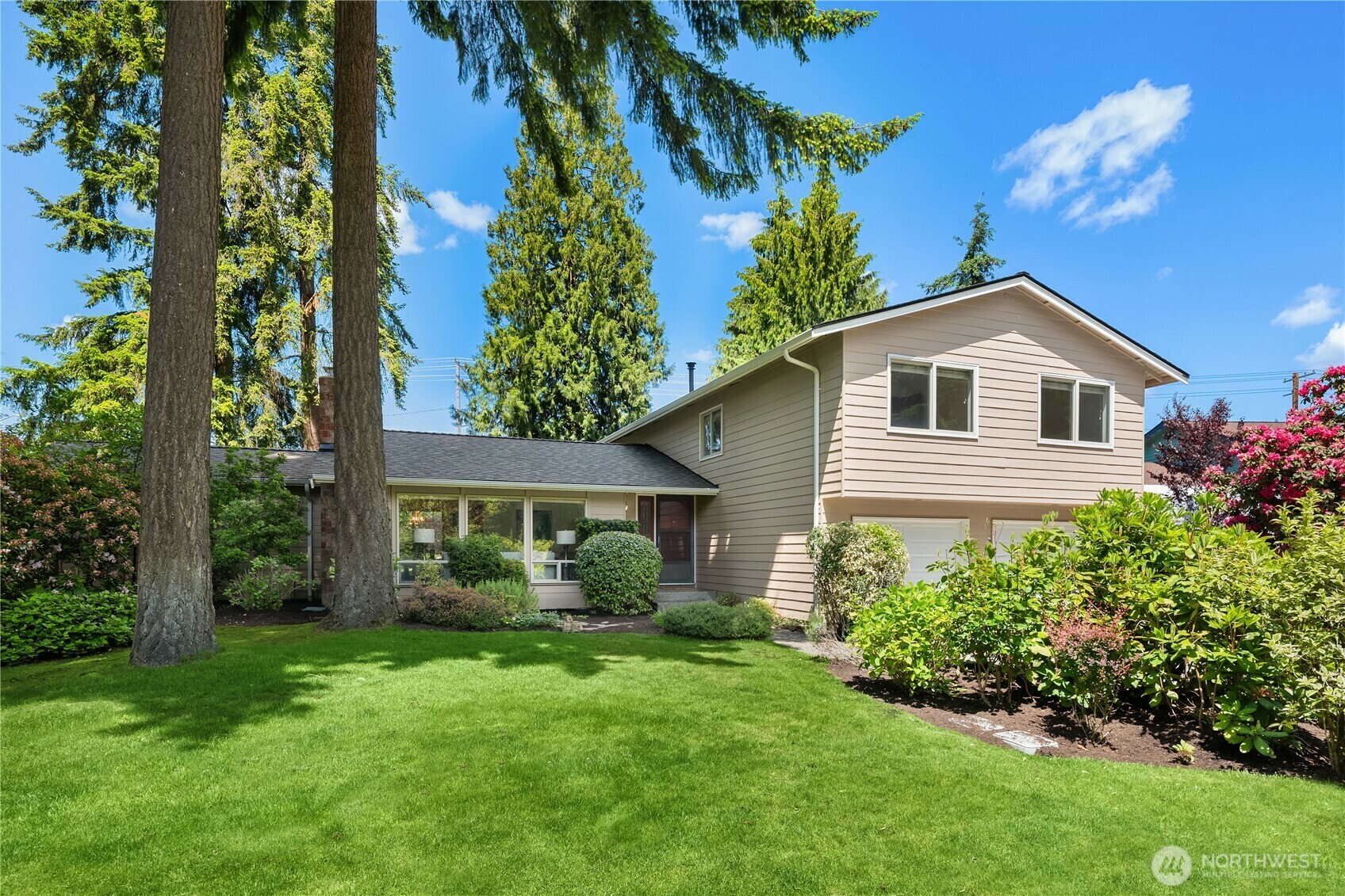 Property Photo: 22809 38th Avenue SE WA 98021