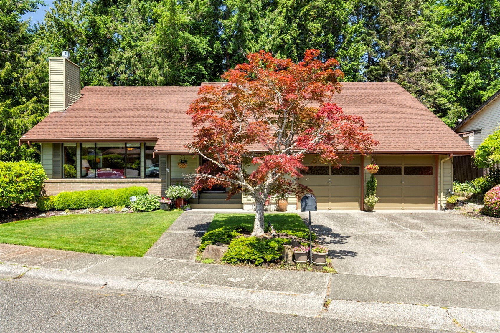 Property Photo: 924 S 245th Place WA 98198