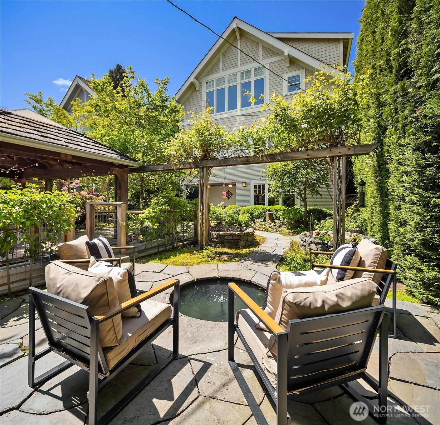 Property Photo: 914 18th Avenue E WA 98112