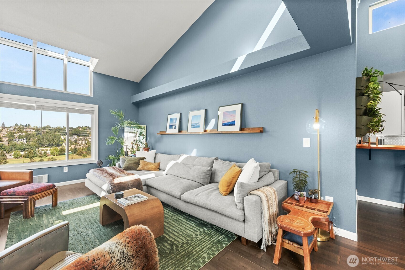 Property Photo:  2572 W 14th Ave 403  WA 98119 