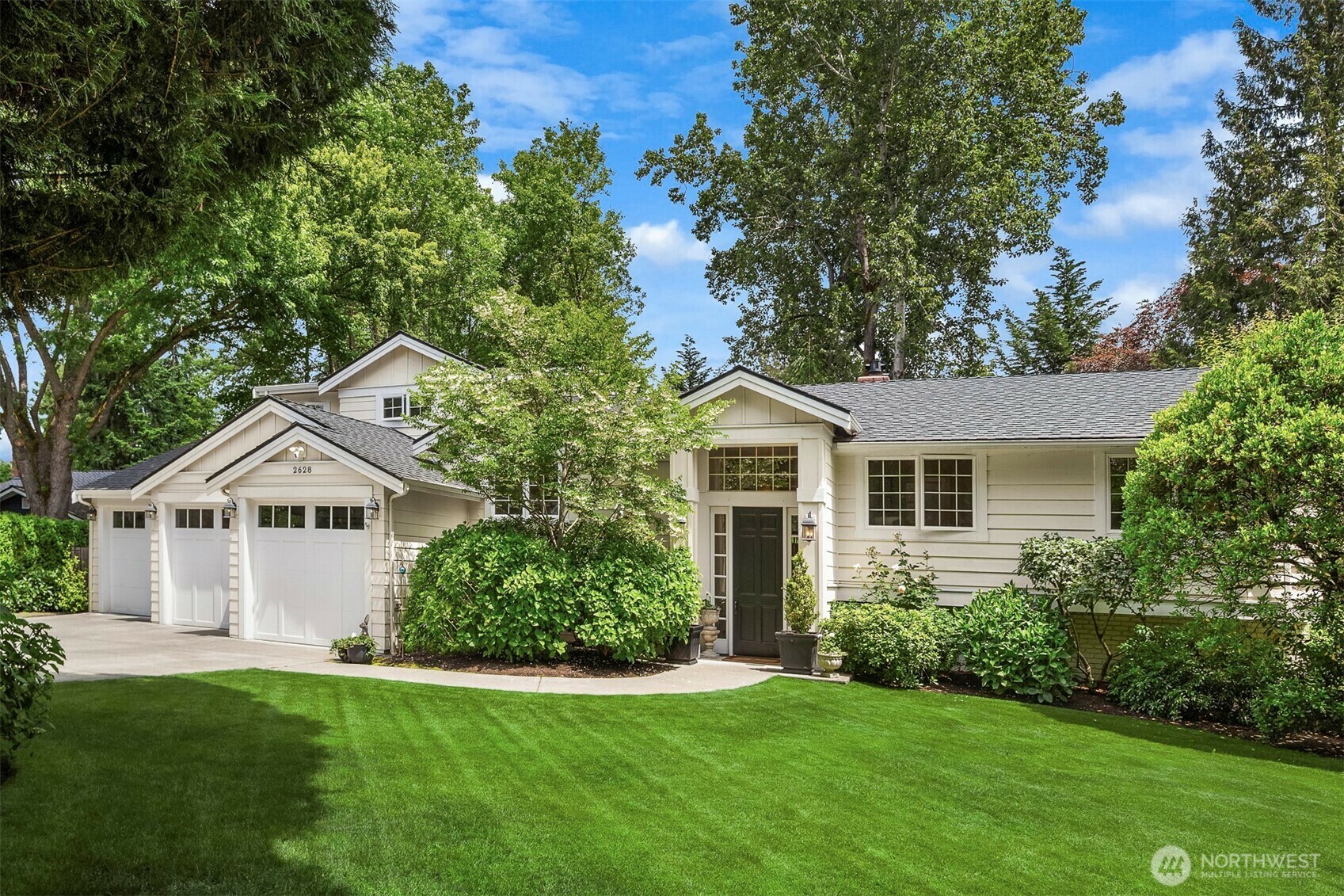 2628  82nd Avenue NE  Medina WA 98039 photo