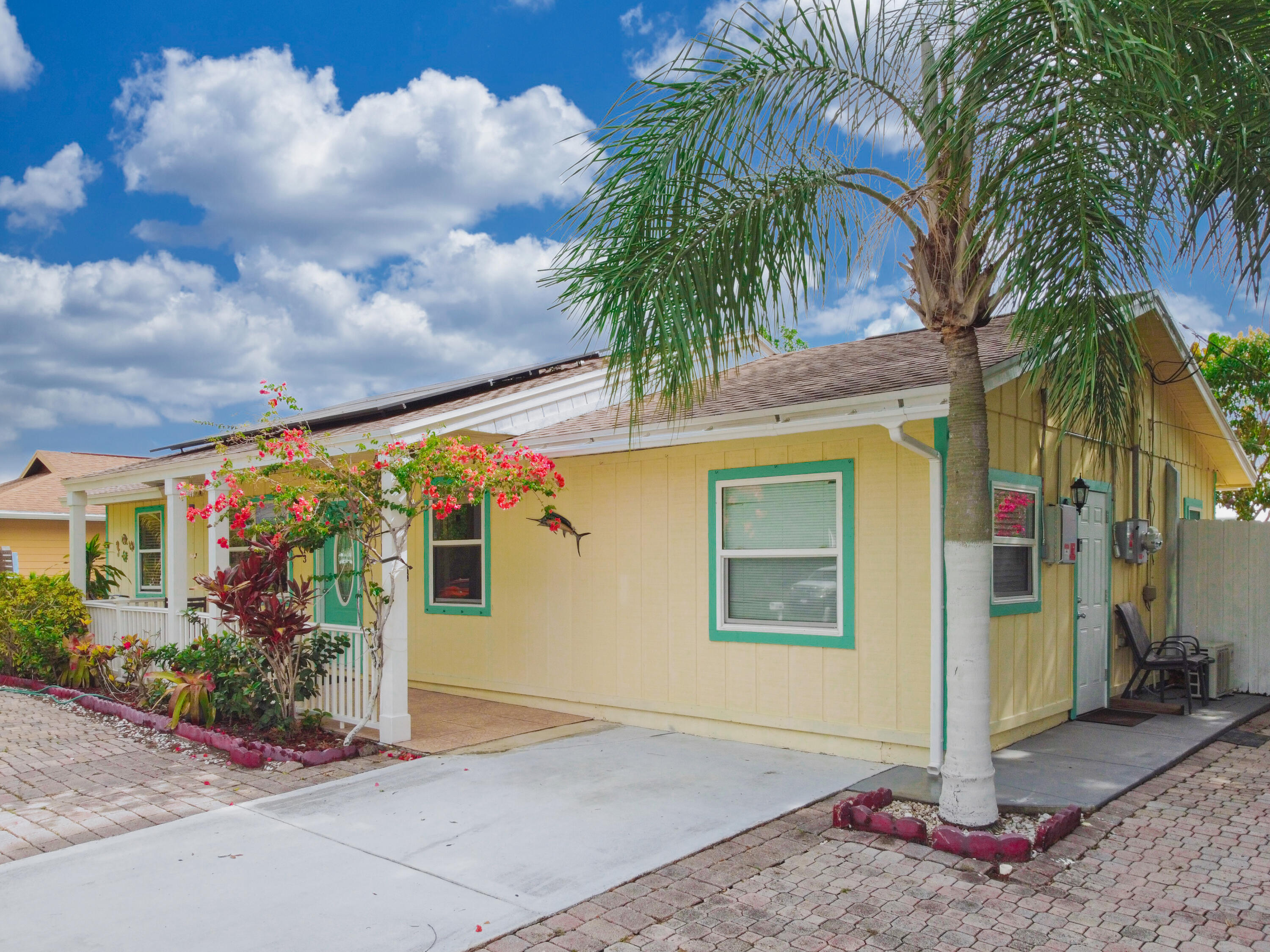Property Photo:  1913 SW Idaho Lane  FL 34953 