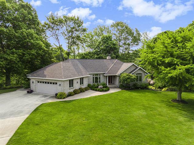 Property Photo:  565 Hawksnest Drive  MI 49090 