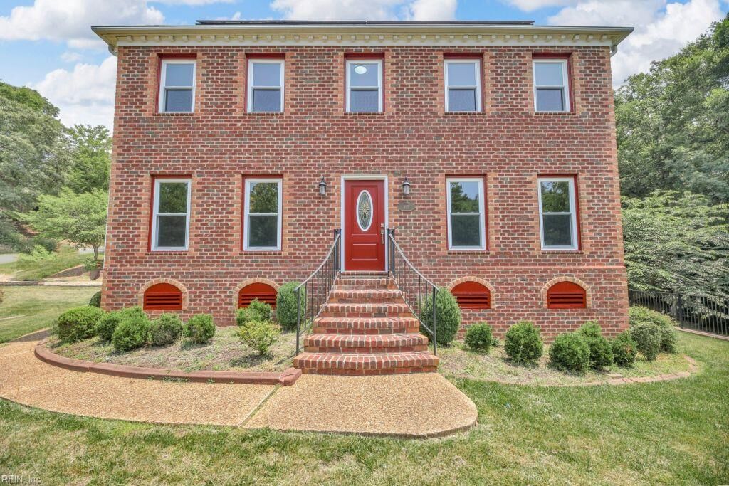 Property Photo:  105 Londonderry Ln  VA 23188 