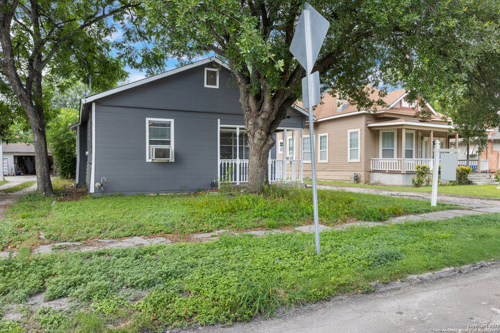 Property Photo:  323 Roseborough  TX 78210 