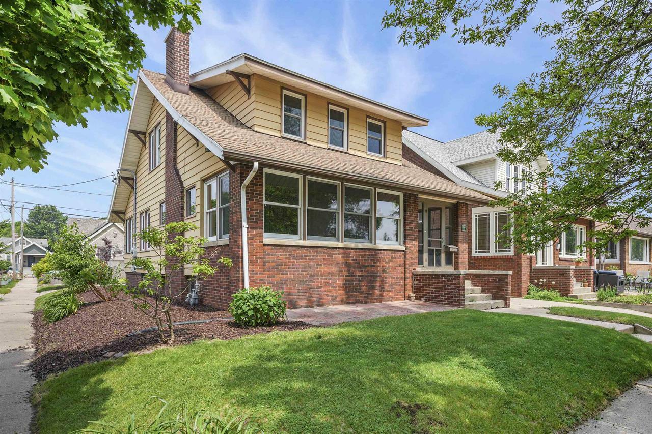 Property Photo: 2002 Yahara Place WI 53704