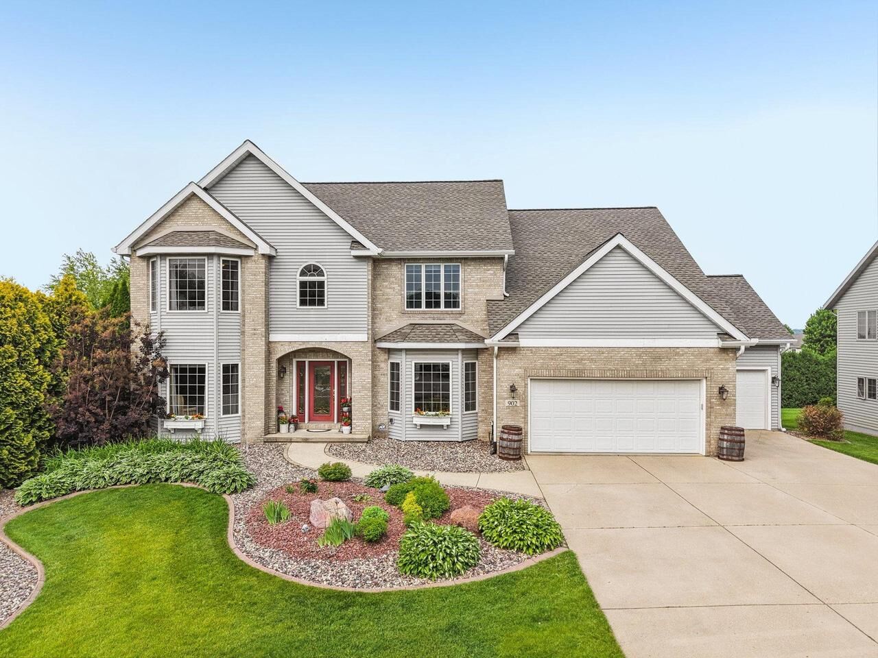 Property Photo: 902 Lexington Way WI 53597