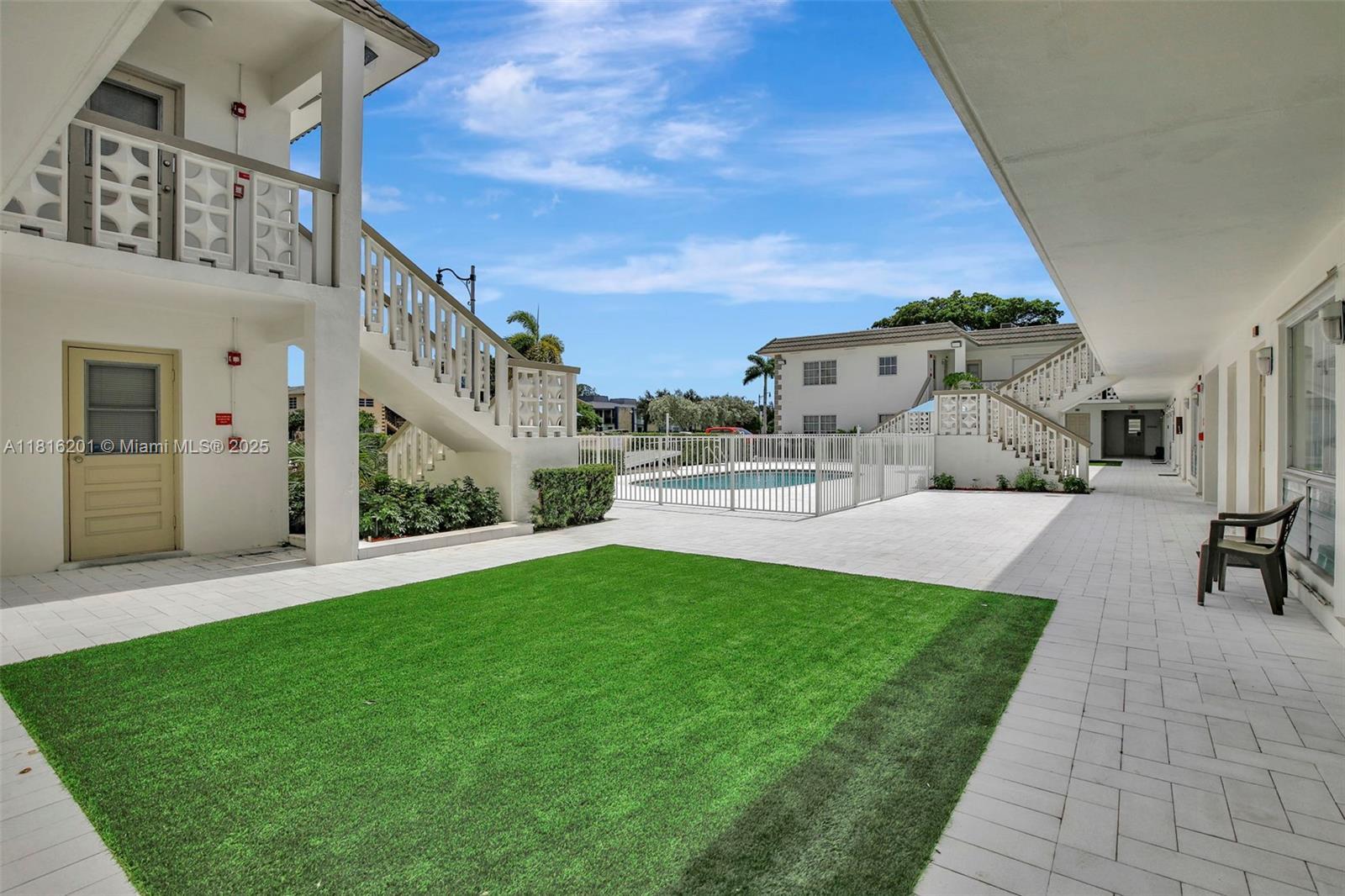 Property Photo: 5420 Hollywood Blvd 109 FL 33021