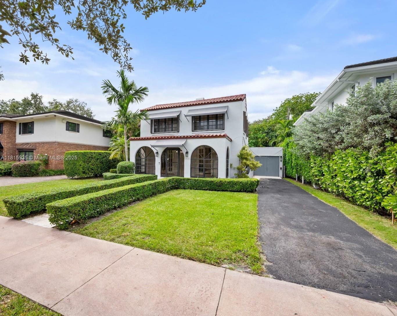 Property Photo: 2618 Alhambra Cir FL 33134
