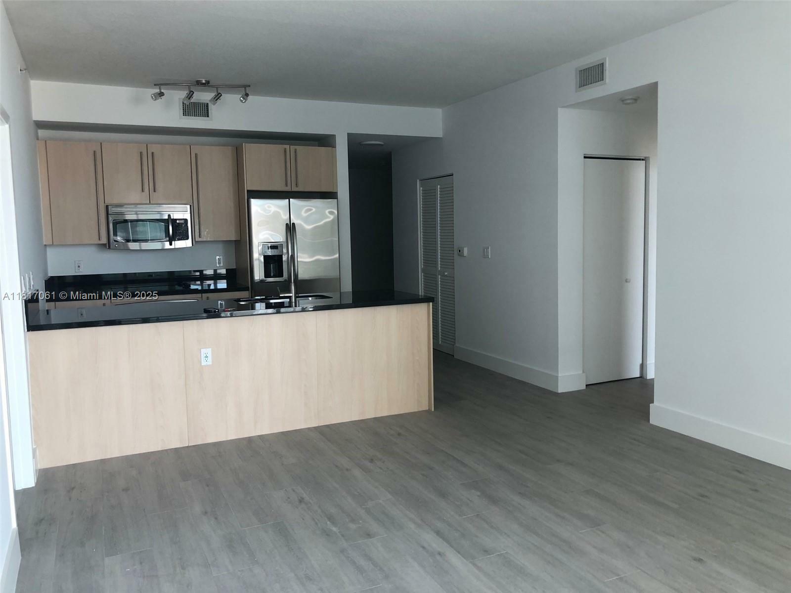 Property Photo: 79 SW 12 St 3409-S FL 33130