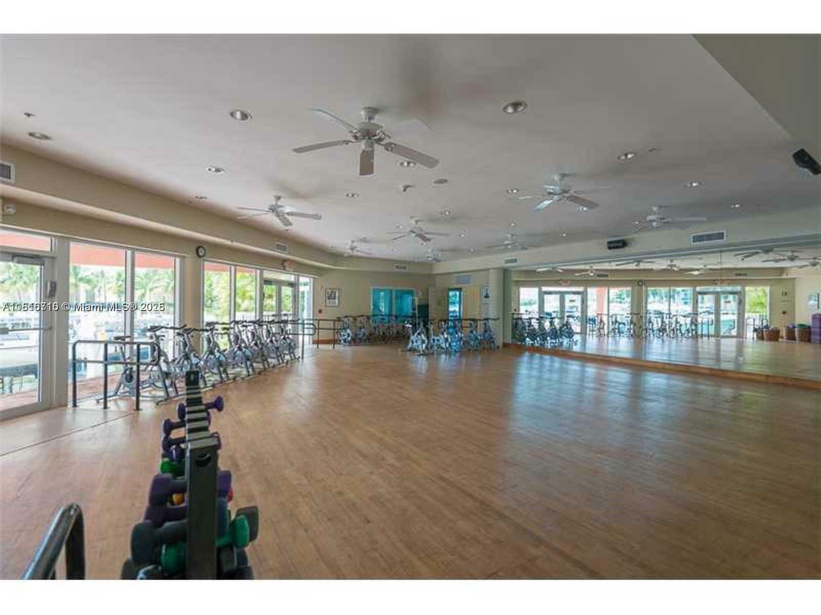 Property Photo: 3340 NE 190th St 608 FL 33180