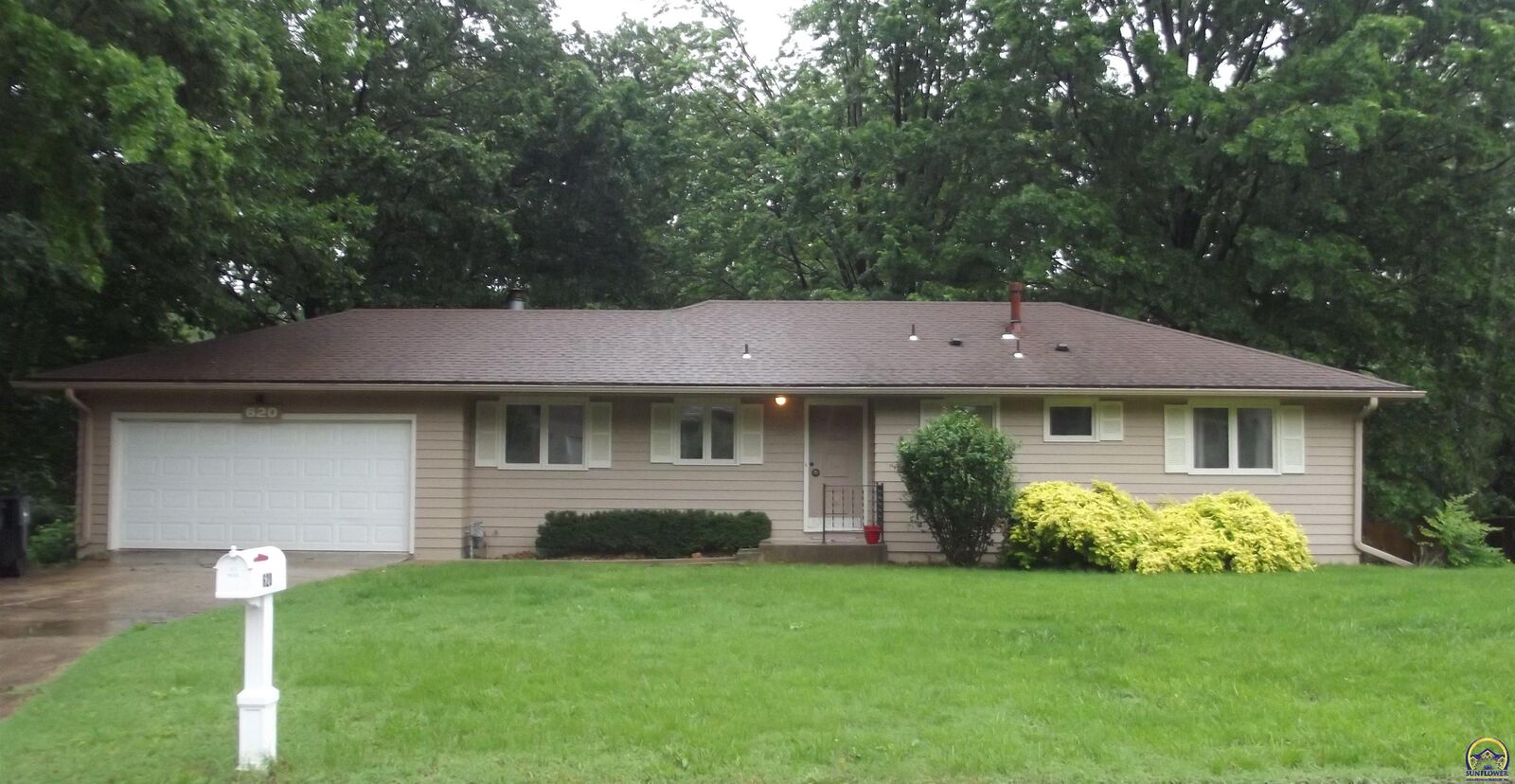 Property Photo: 620 SW Crest Dr KS 66606