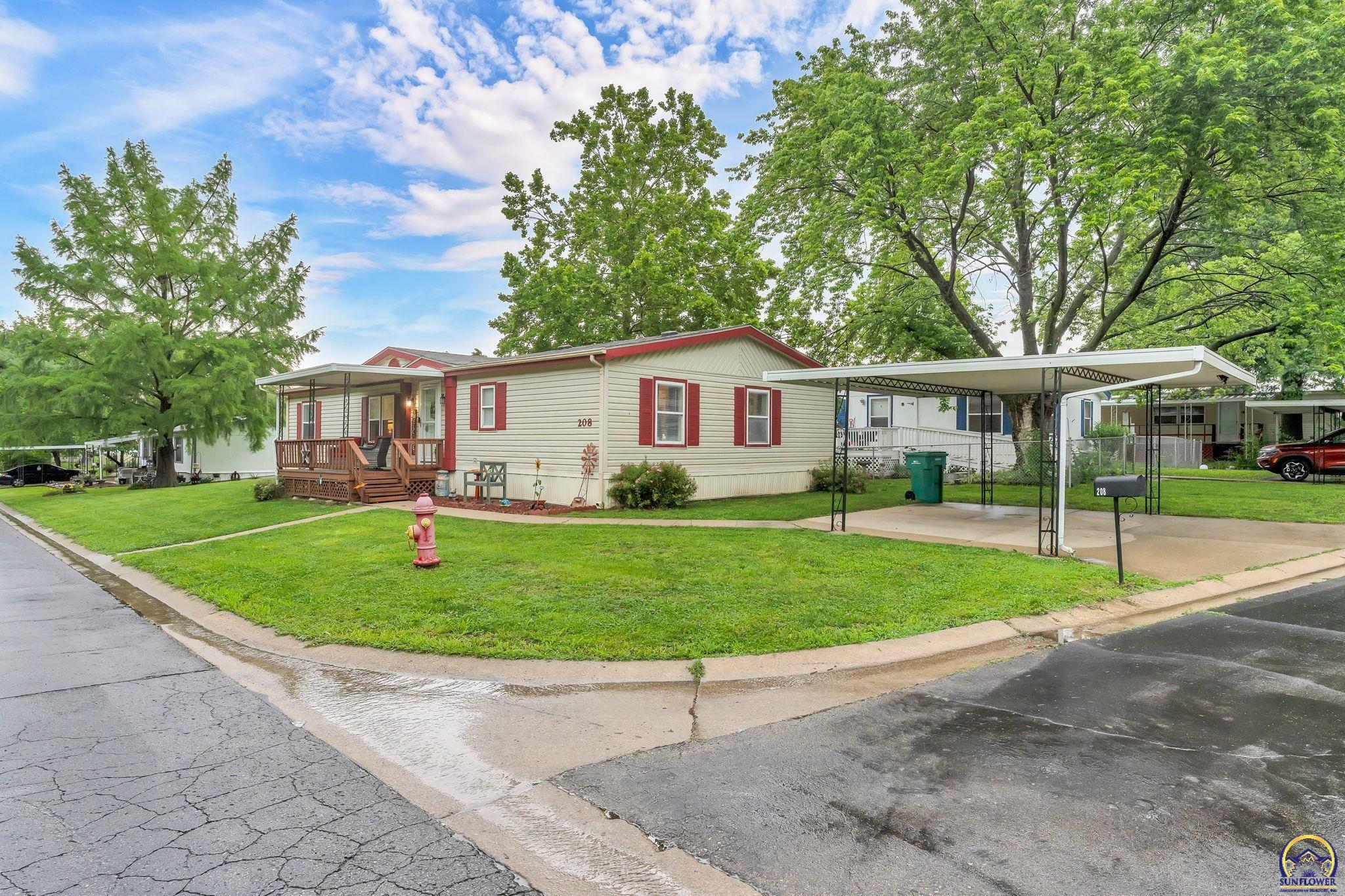 208 SE 48th St  Topeka KS 66609 photo