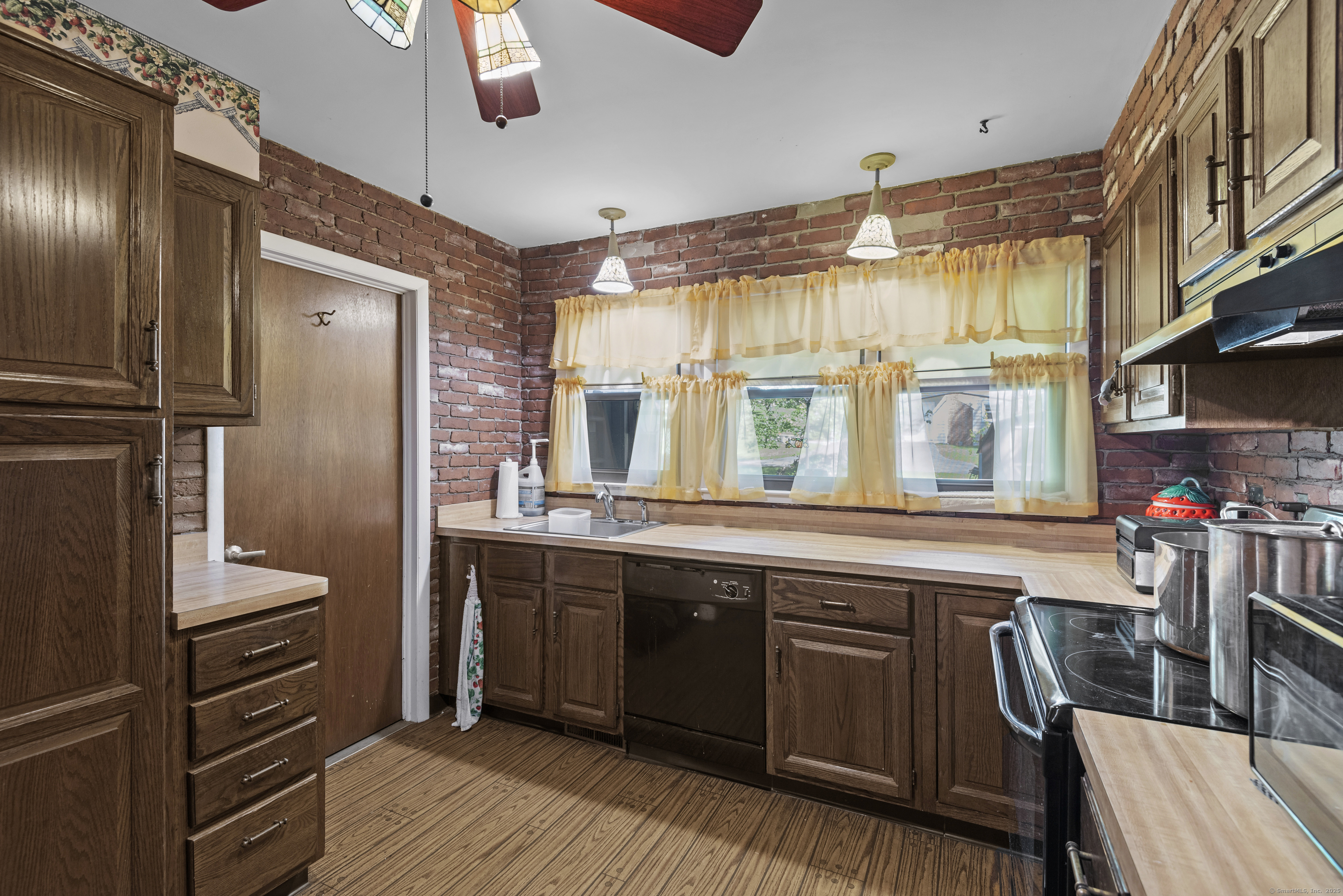 Property Photo:  337 Woodbine Road  CT 06903 