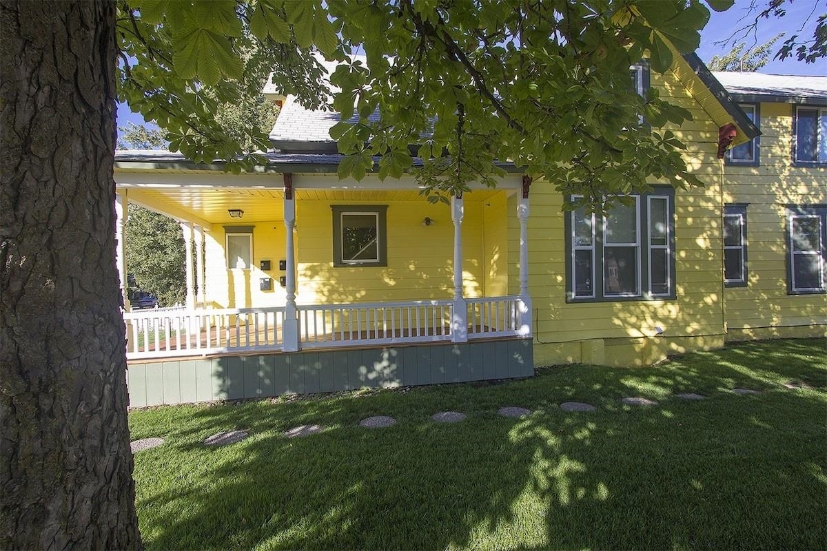 Property Photo: 1702 W Dean Ave WA 99201