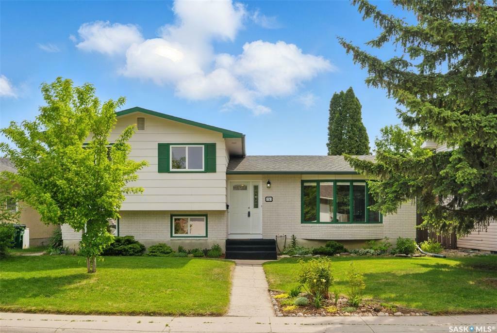 Property Photo: 74 Degeer Crescent SK S7H 4P7