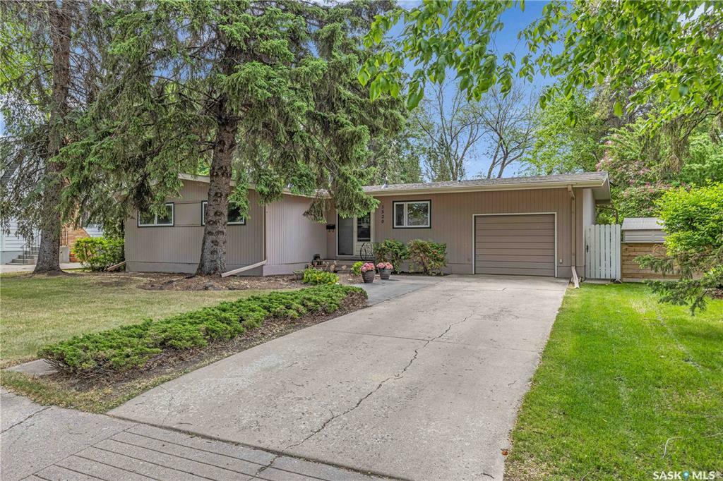 Property Photo: 1520 Hilliard Street E SK S7J 0G4