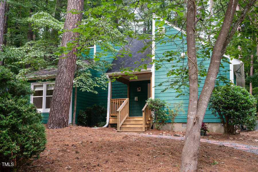 Property Photo:  90 Oak Leaf Lane  NC 27516 
